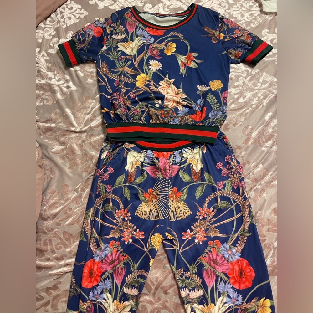 2 piece outgoing set. Medium